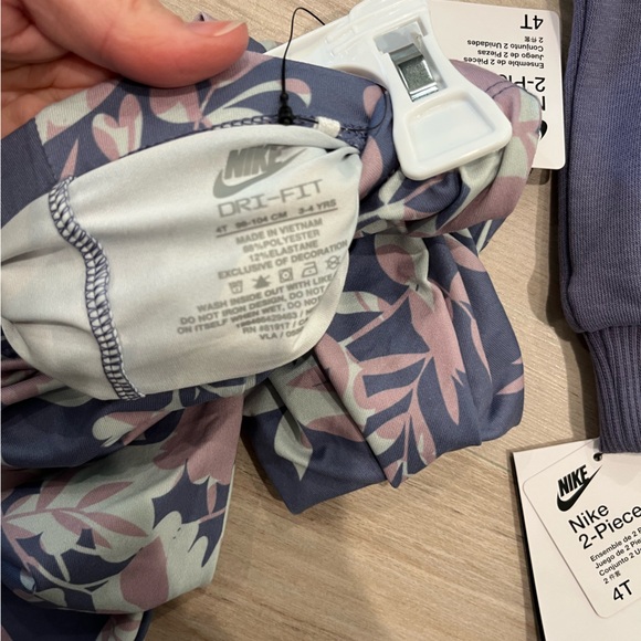 NWT Nike Girls Lavender Sweatshirt and Floral Pants Ensemble Size 4T - Picture 8 of 11
